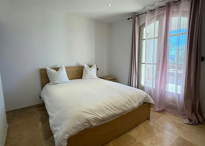 Tropezian Villa With Sea And Vineyard Views
